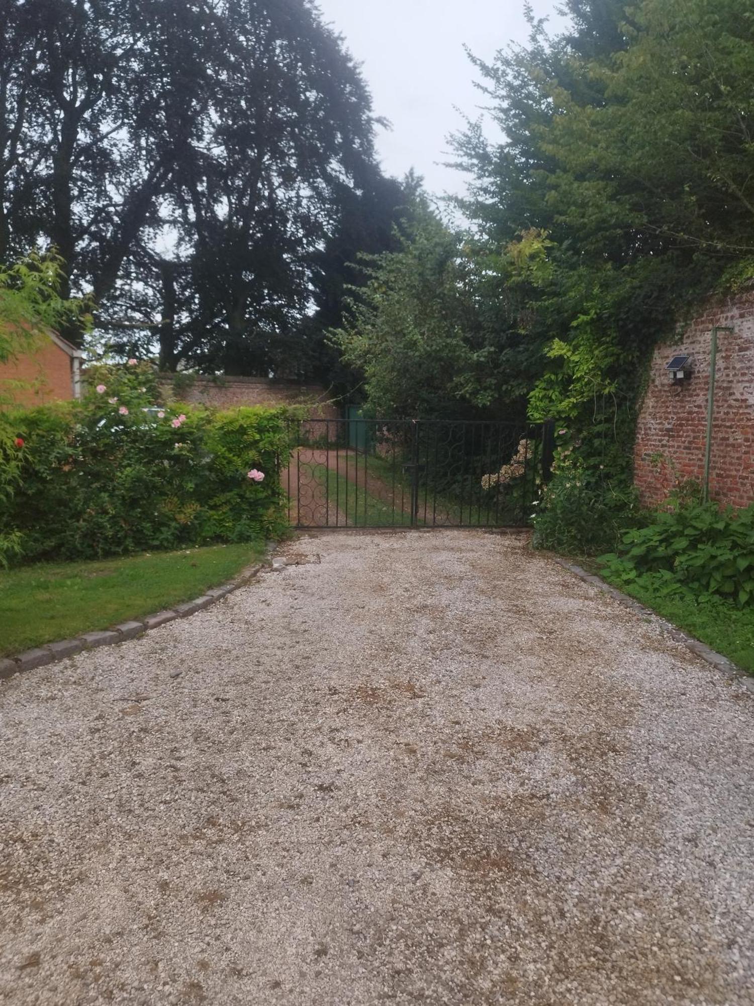 Au Pied De Lille Bed and Breakfast Εξωτερικό φωτογραφία